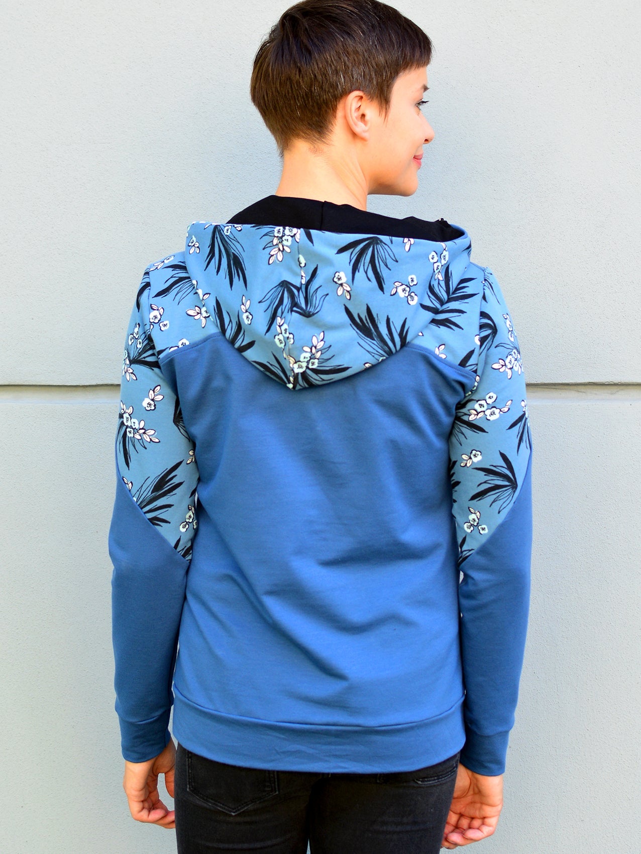 SALE > M (38) & L (40) Kapuzenshirt ELLEN blau Blumen Hoodie