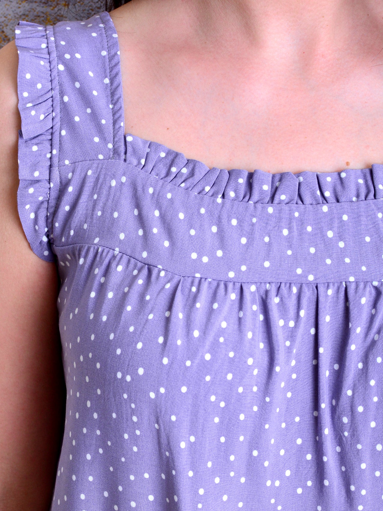 gepunktetes Sommerkleid NICOLETTA flieder Rüschen Punkte lila Polka Dots Kleid von STADTKIND